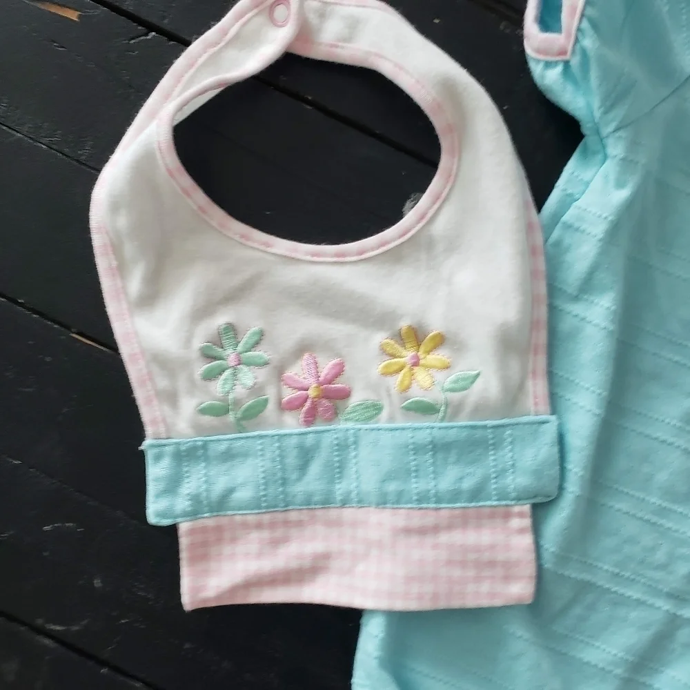 Little Red Hen Baby Girl 6/9 Months Two Pieces Set Blue Romper Bib Flower Button